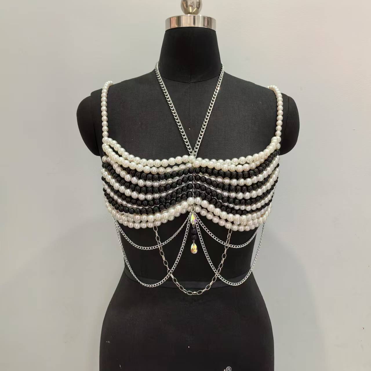 สีดําสีขาวทอพลาสติกไข่มุก Cami - Body Jewelry Vest บทวิจารณ์และราคา