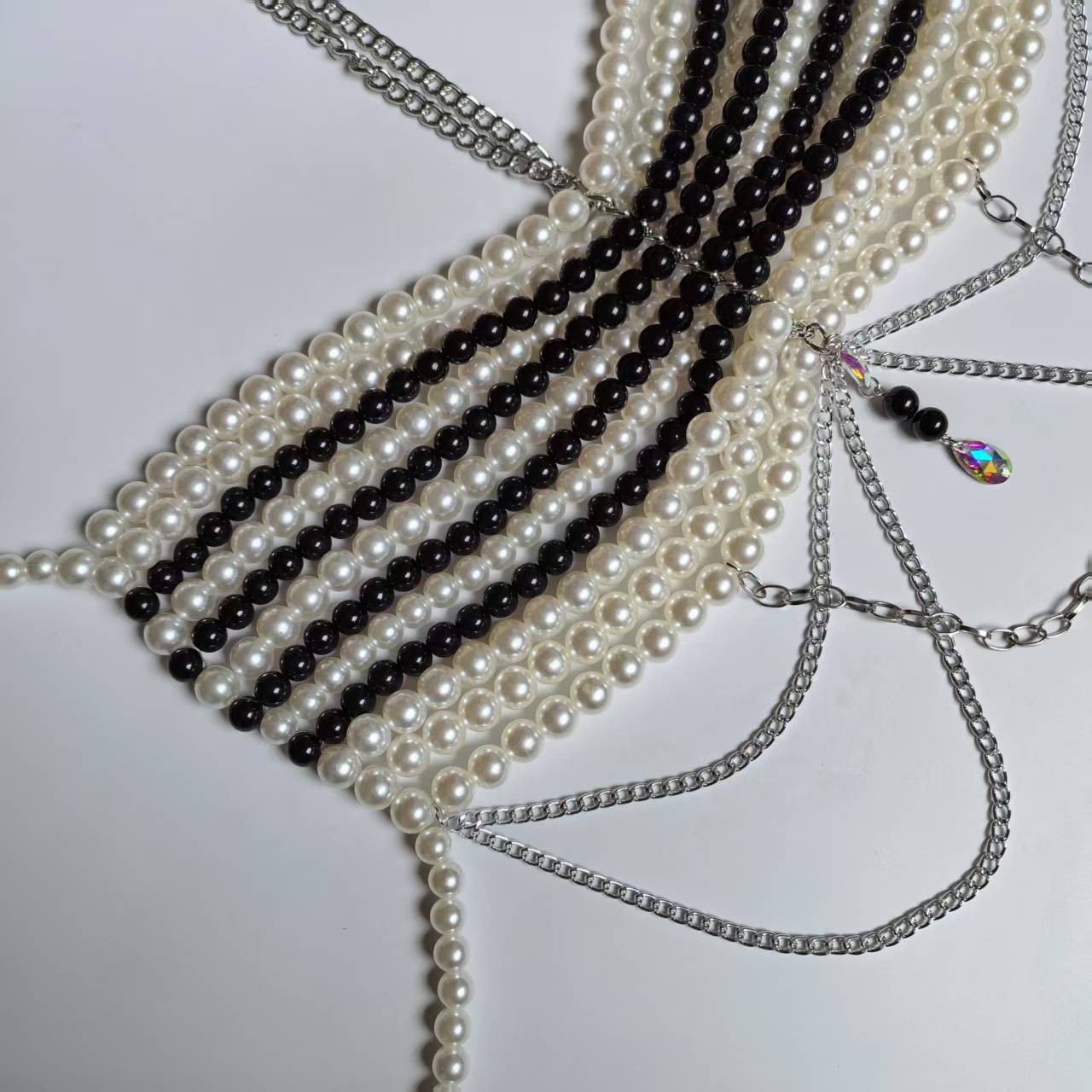 สีดําสีขาวทอพลาสติกไข่มุก Cami - Body Jewelry Vest บทวิจารณ์และราคา